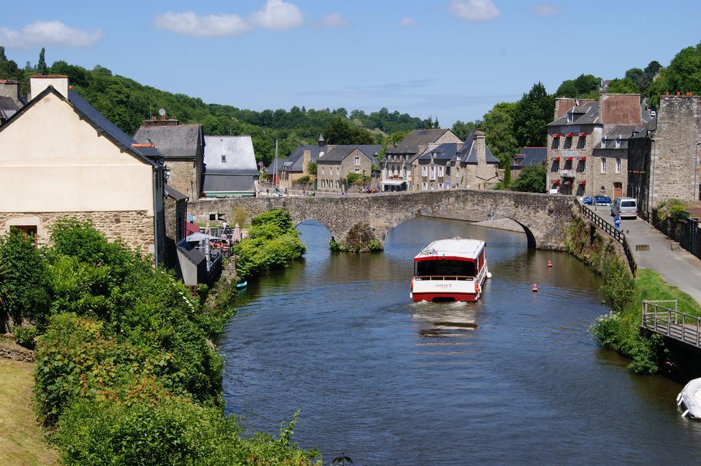 Appartamento Au Fil De L'Eau - Le Bord De Rance Dinan Esterno foto