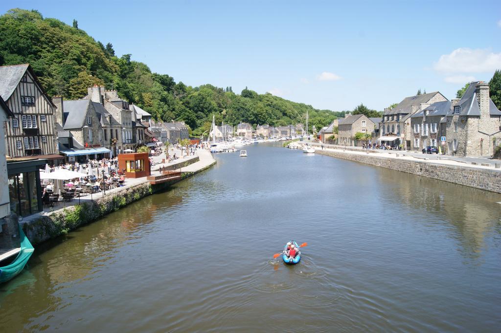 Appartamento Au Fil De L'Eau - Le Bord De Rance Dinan Esterno foto