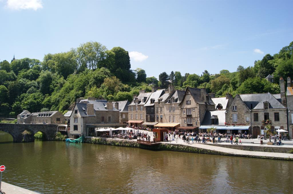 Appartamento Au Fil De L'Eau - Le Bord De Rance Dinan Esterno foto